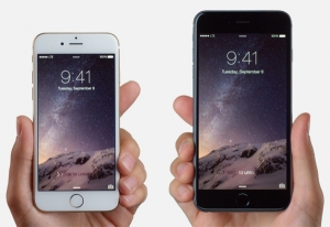 iPhone 6 and 6 Plus in hand comparison.